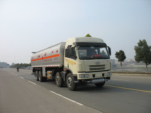 解放前四后八油罐车