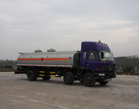 东风小三轴油罐车